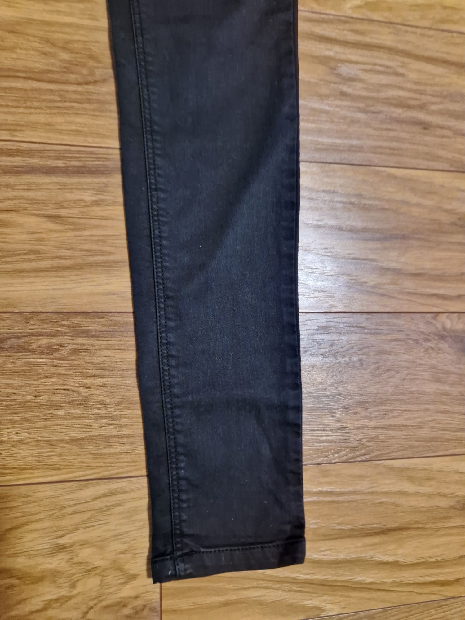 Spodnie damskie jeansy rurki czarne Stradivarius S