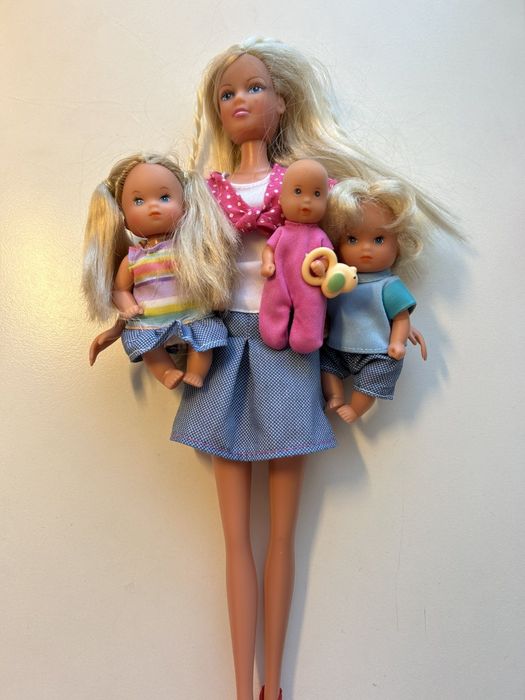 Лялька барбі з дітьми
