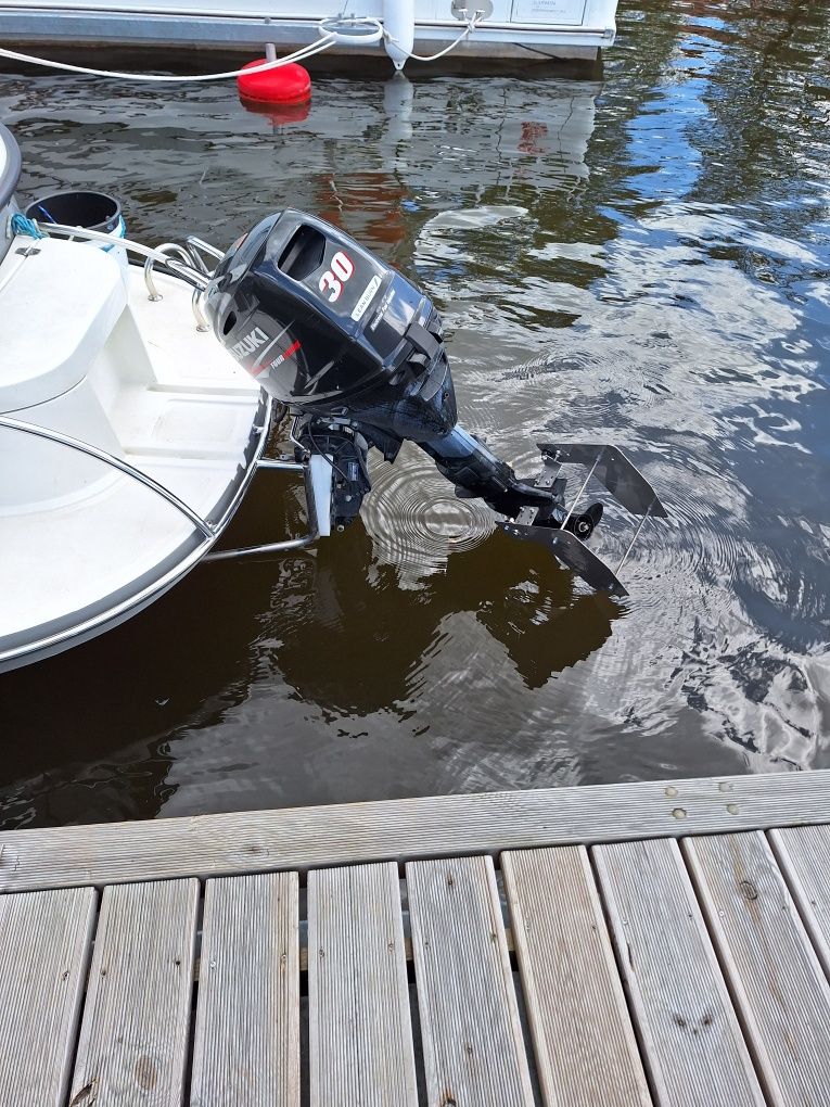 Duży ster do jachtu motorowego na silnik zaburtowy podwójny houseboat