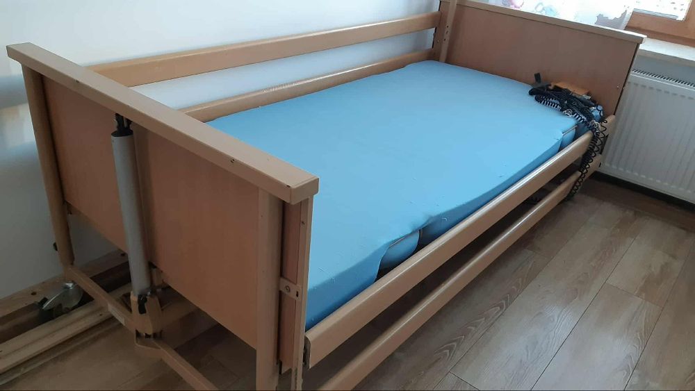 Łóżko rehabilitacyjne z materacem antyodleżynowy