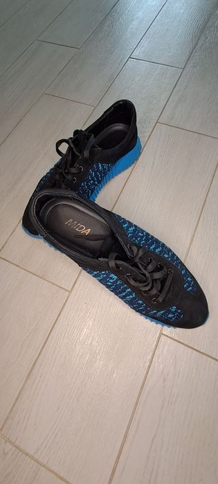 Продам кроссовки