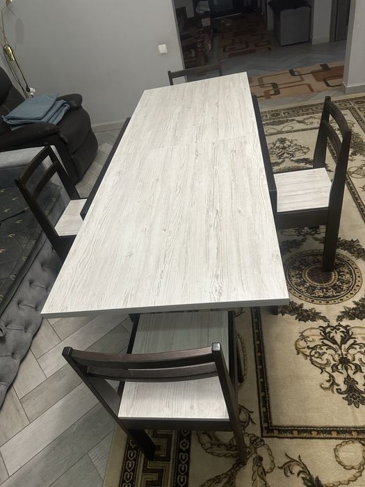 Стіл та 4 стільчики для кухні та вітальні