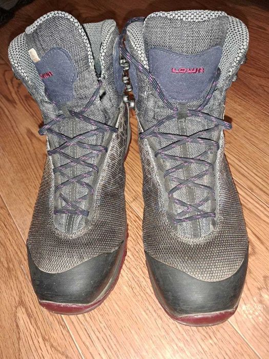 жіночі трекінгові черевики Lowa