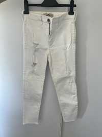 Białe jeansy skinny z dziurami, Hoolister