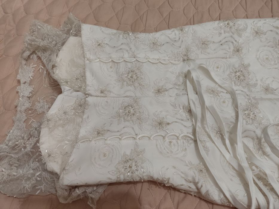 Неймовірна біла сукня