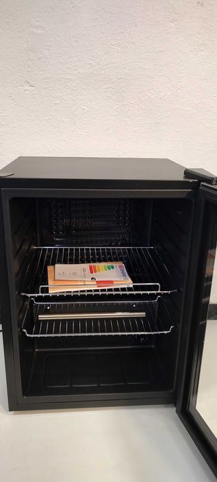 Lodówka szklane drzwi, witryna 60L.  Klarstein   S-297