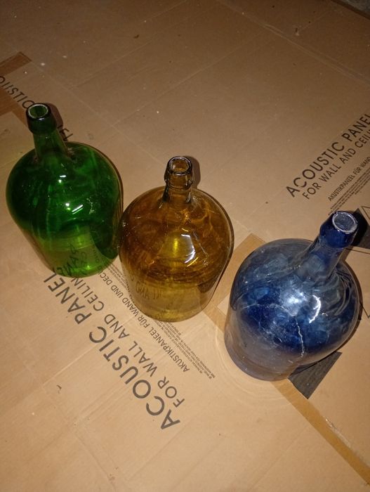 Três Garrafas de cor