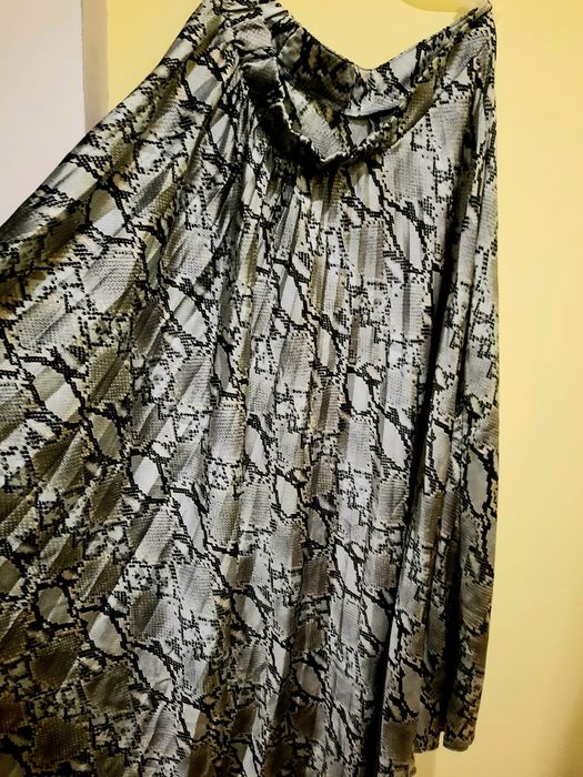 Літня спідниця,подовжена.