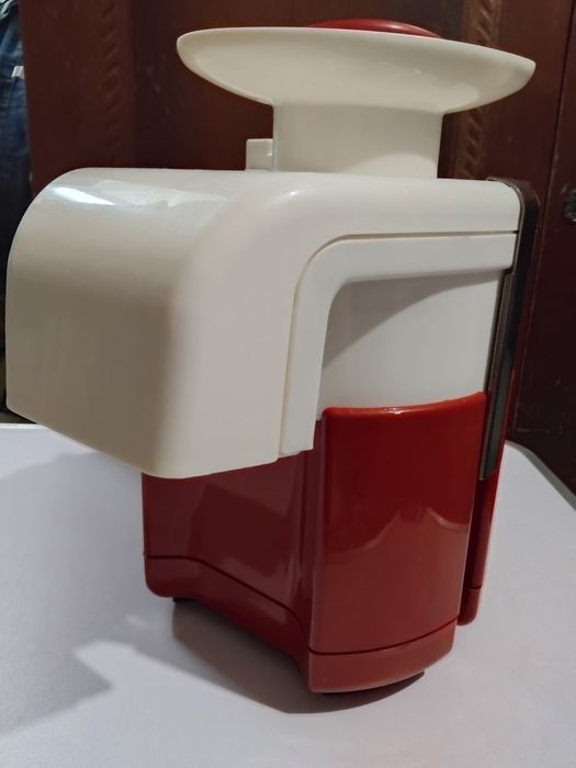 Электросоковыжималка бытовая СВСП-302 "Нектар"