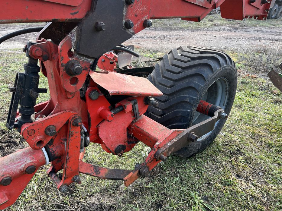 Продам плуг Gregoire Besson SPB9 2011