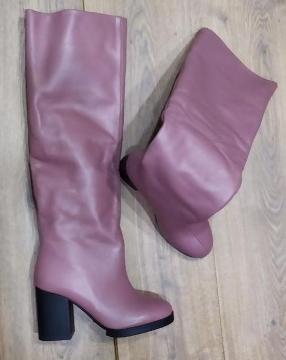 Эффектные женские сапоги трубы Цвет пудра.  37 р