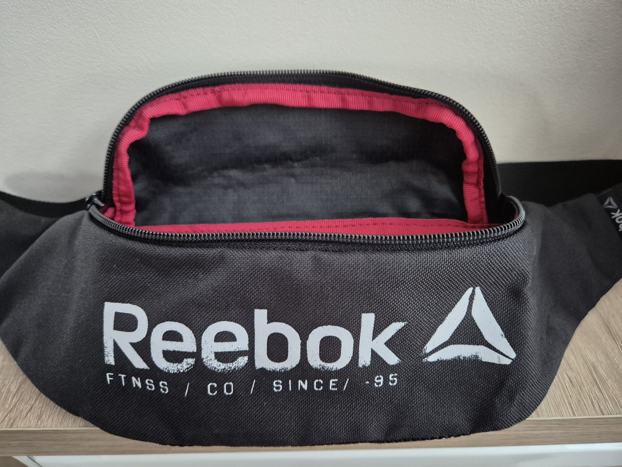 Sprzedam saszetkę marki Reebok