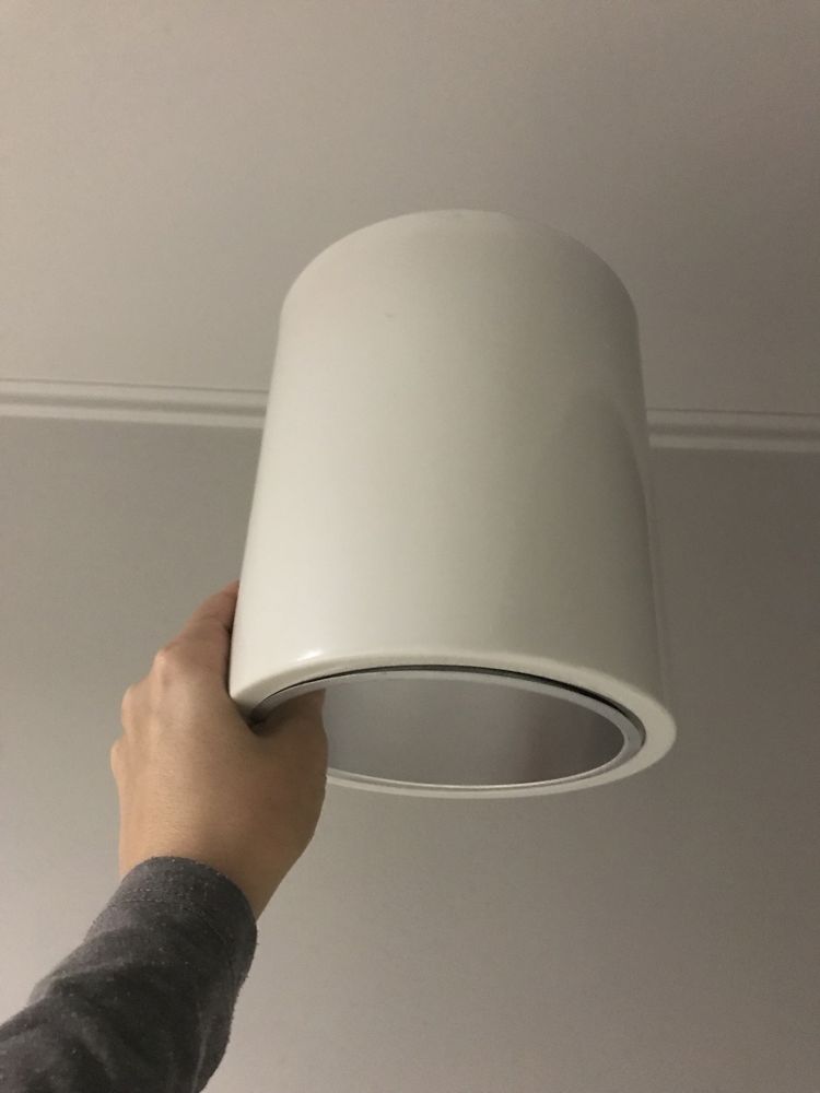 Lampa tuba biala sufitowa duza wys 20 cm szer 17 na zarowke