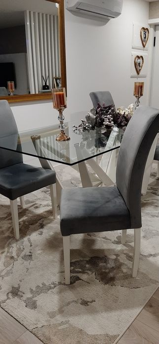 Vendo mesa e cadeiras de jantar