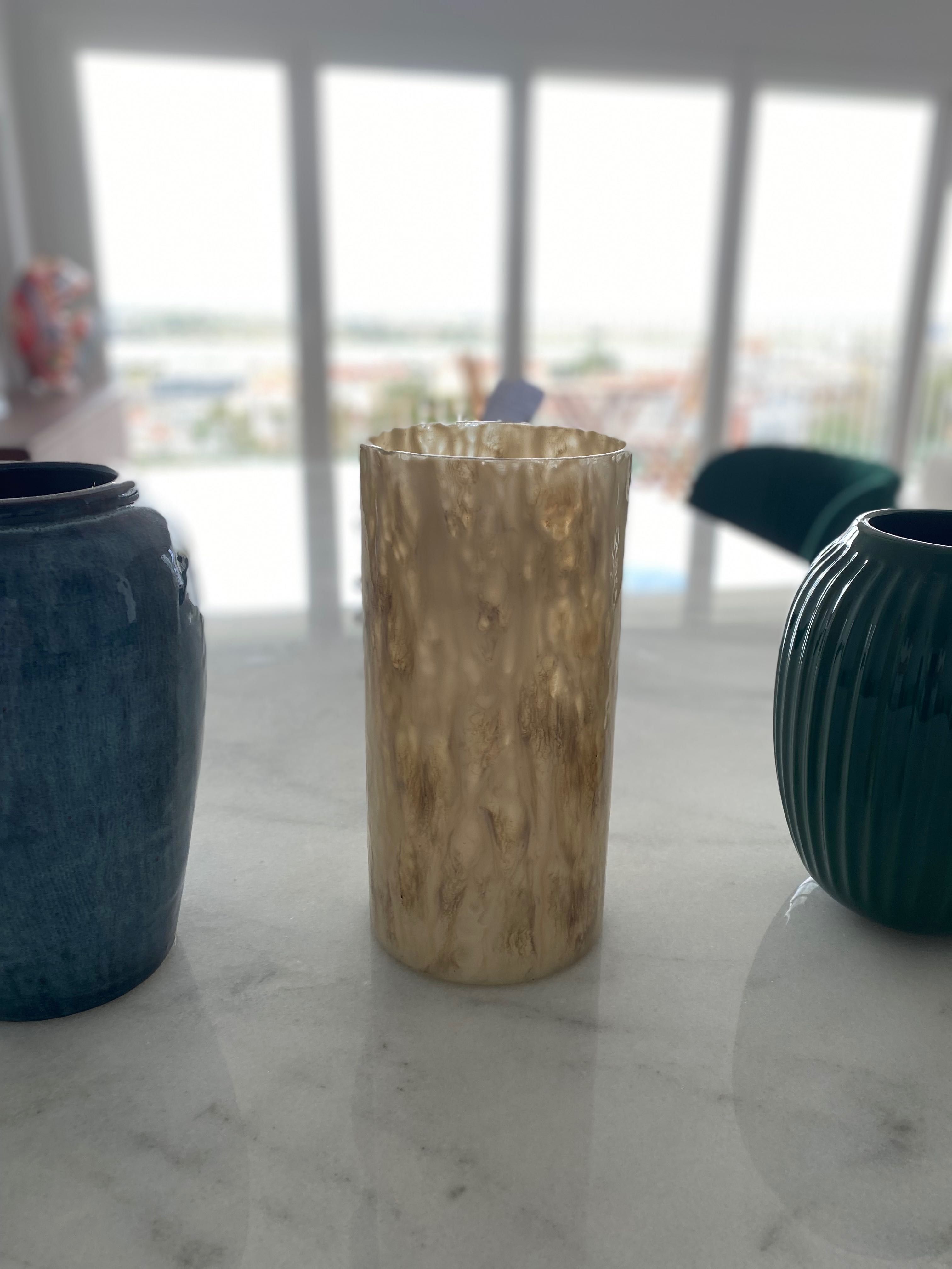 várias Jarras decorativas em cerâmica e vidro