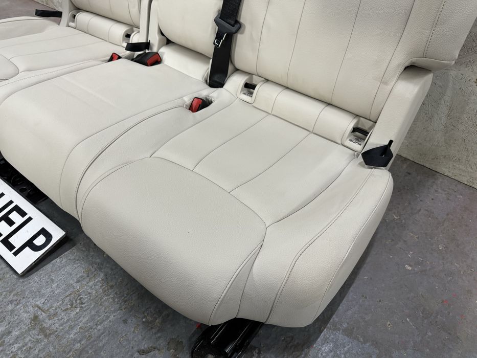 Салон Білий EQB 250+ X243 Mercedes Benz Кожа Сиденья Сидушки