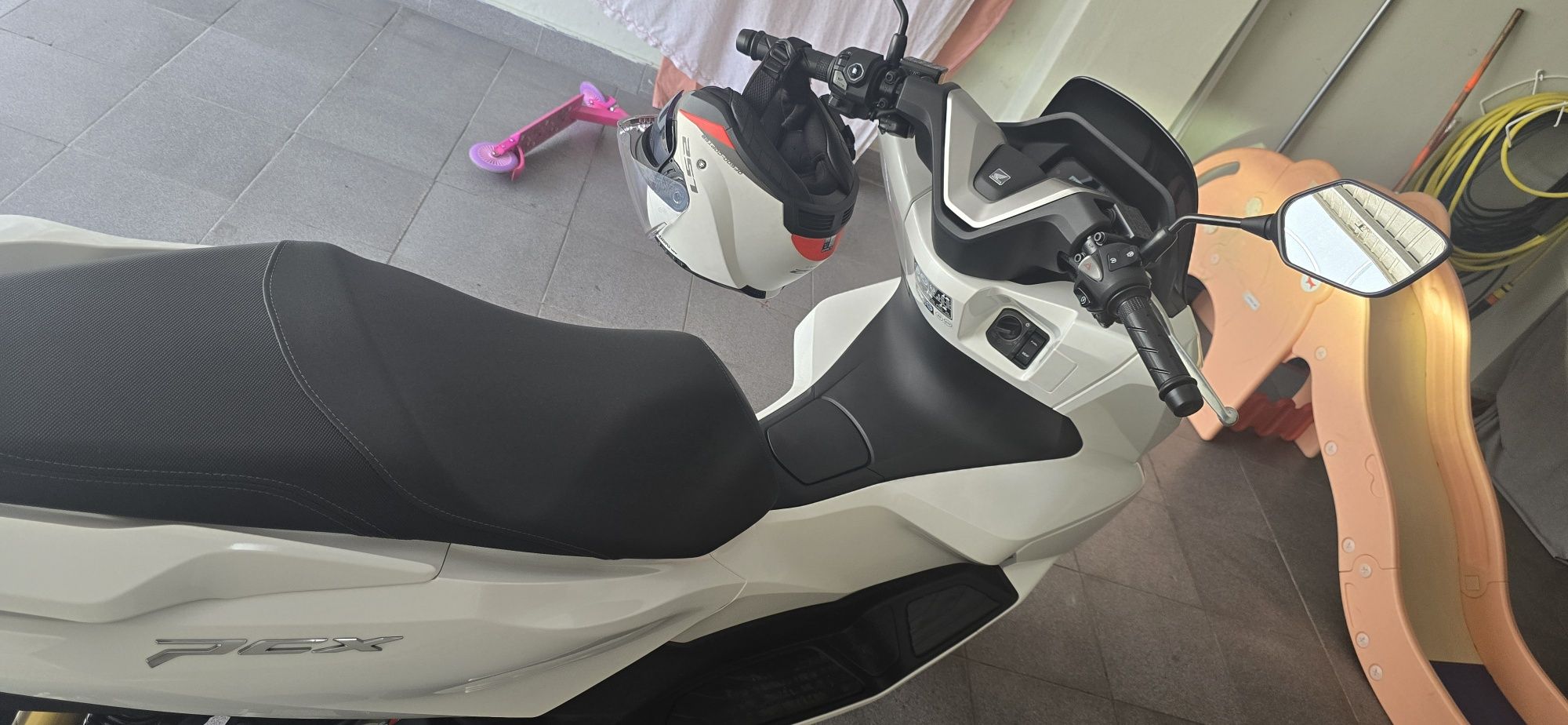 PCX. DX 2025 como nova