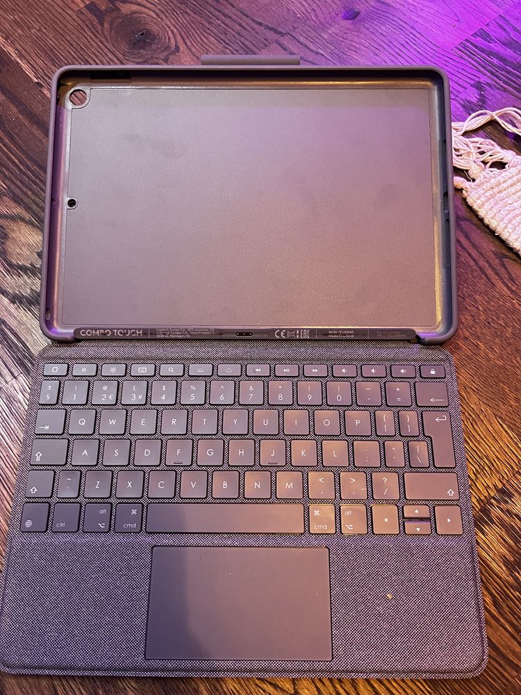 Ipad 10,2 „ 9 gen, 64 GB + apple pencil + logotech combo touch