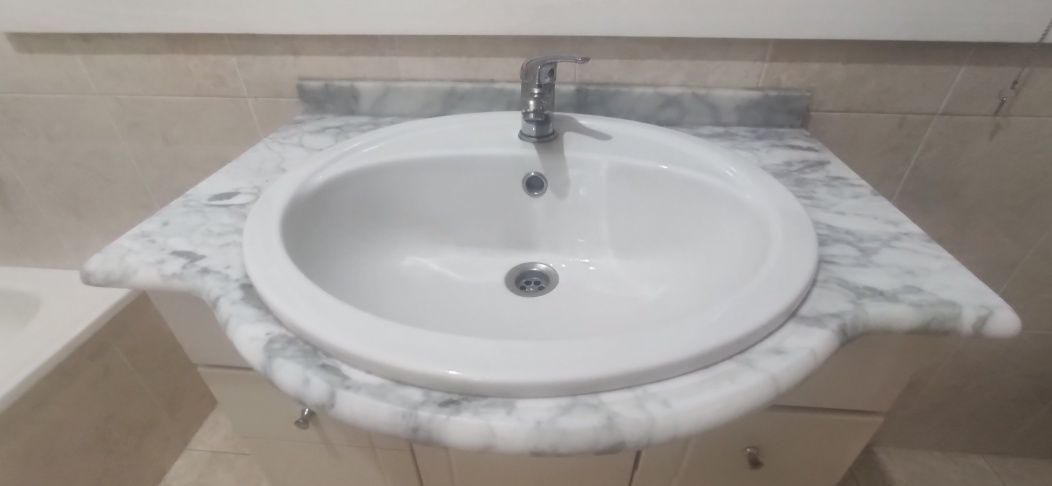 Móvel wc branco com lavatorio