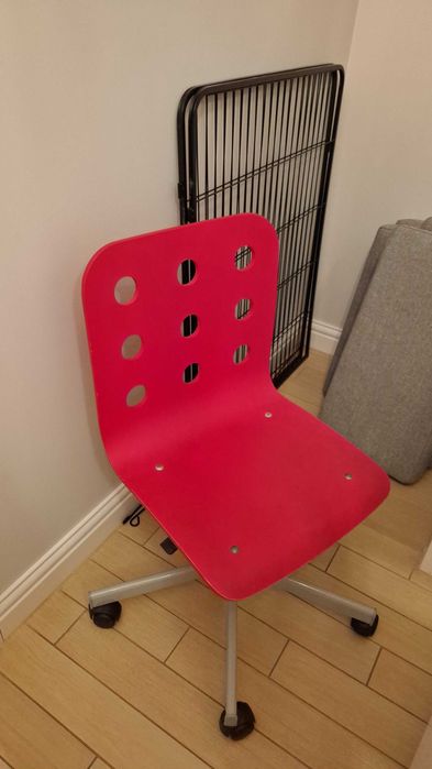Krzesło do biurka czerwone