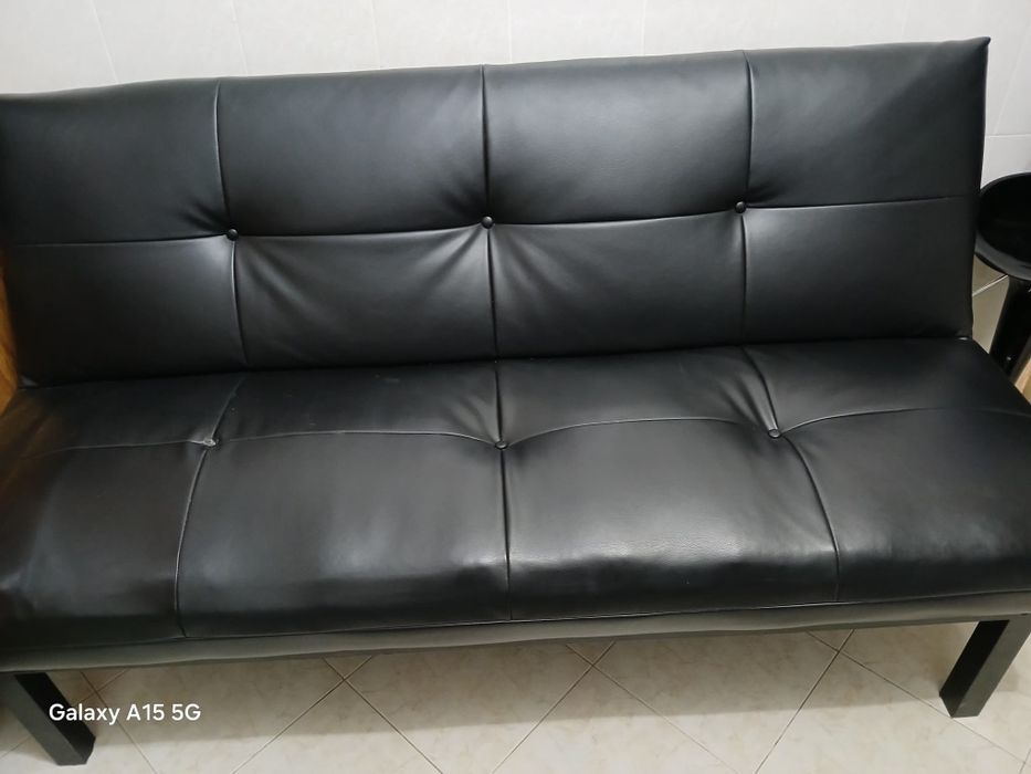 Sofá de Napa preto 3 lugares