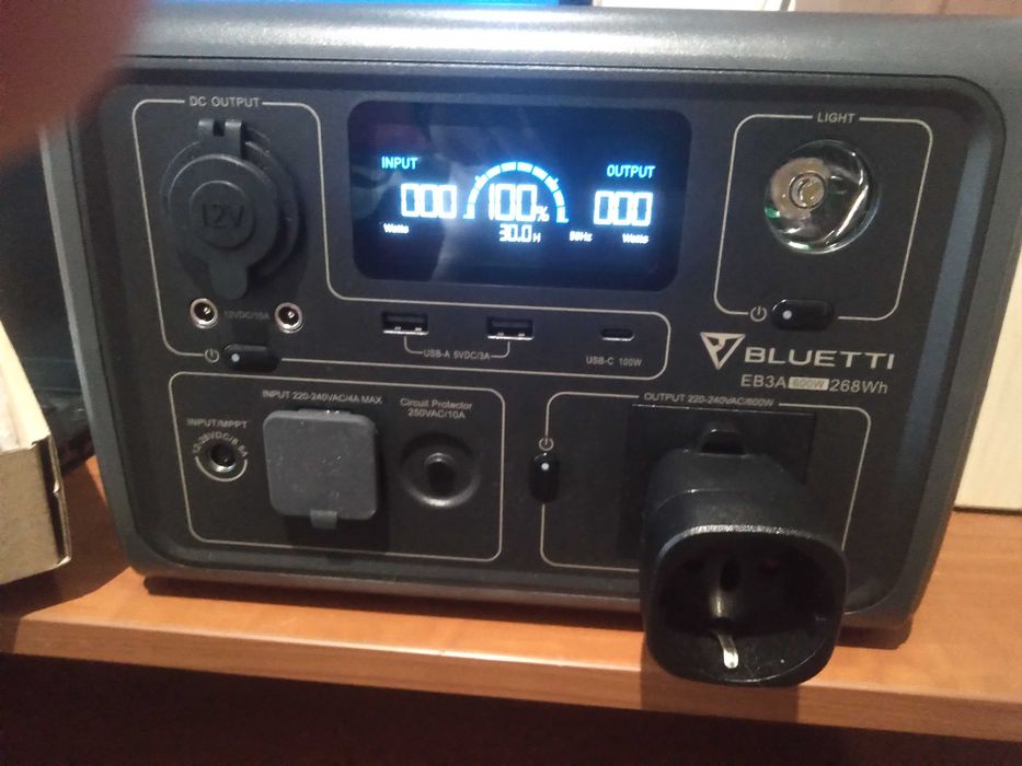 Продам зарядну станцiю Bluetti eb 3a 220 вольт