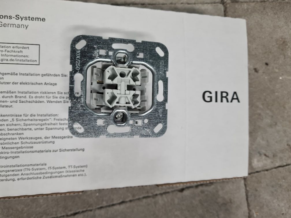 Przycisk zwierny podwójny Gira System 55 nr. 015500