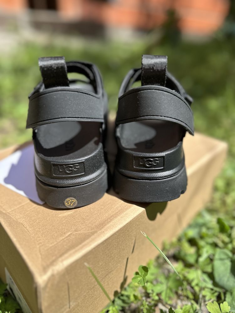 Босоніжки UGG у чорному кольрі