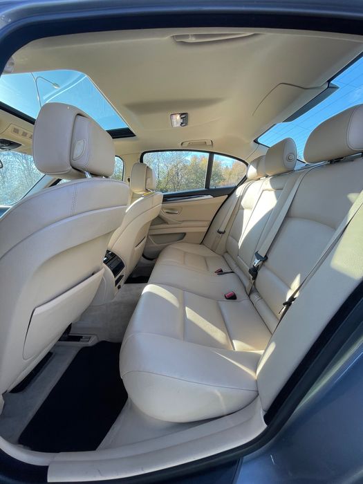 Автомобіль BMW 5 2012 року