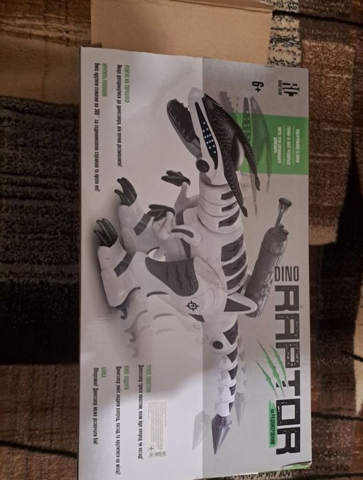 Продам б/у іграшки динозавр та іт- робот