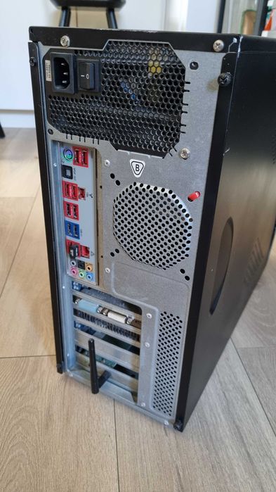Komputer stacjonarny AMD Quad-Core 3.60 GHz RAM 8,00 GB GTX 560  Win10