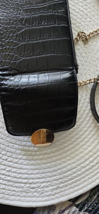 Torebka ze złotym guzikiem