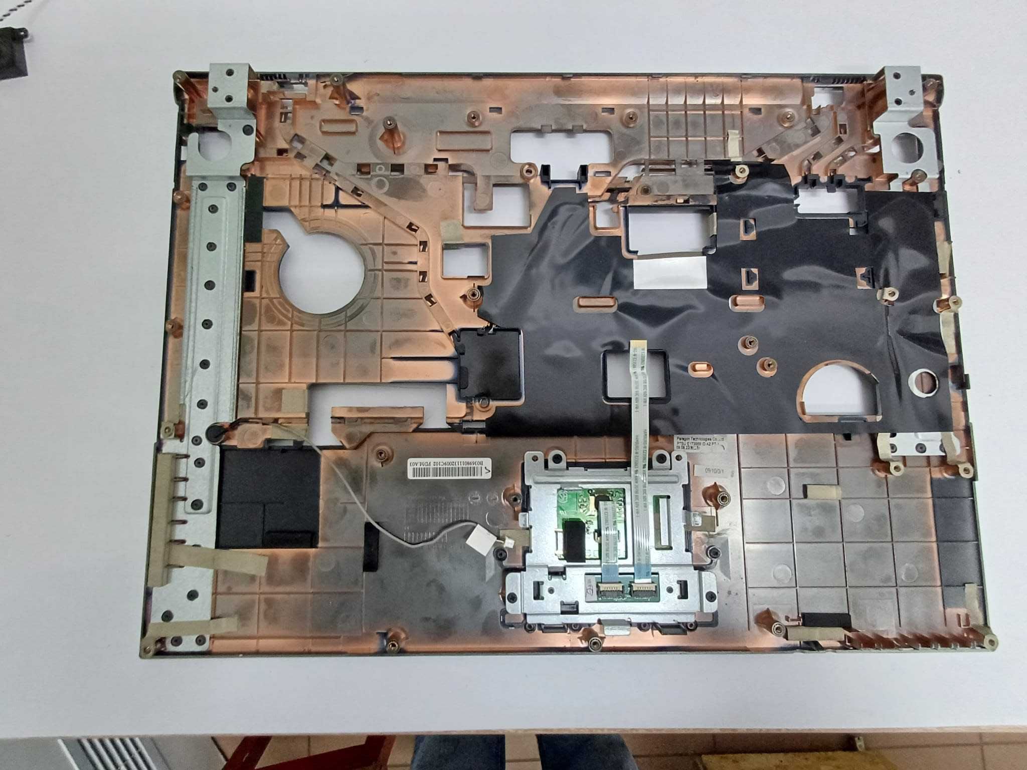 Górna obudowa (PALMREST) do laptopa Fujitsu Esprimo V6555.