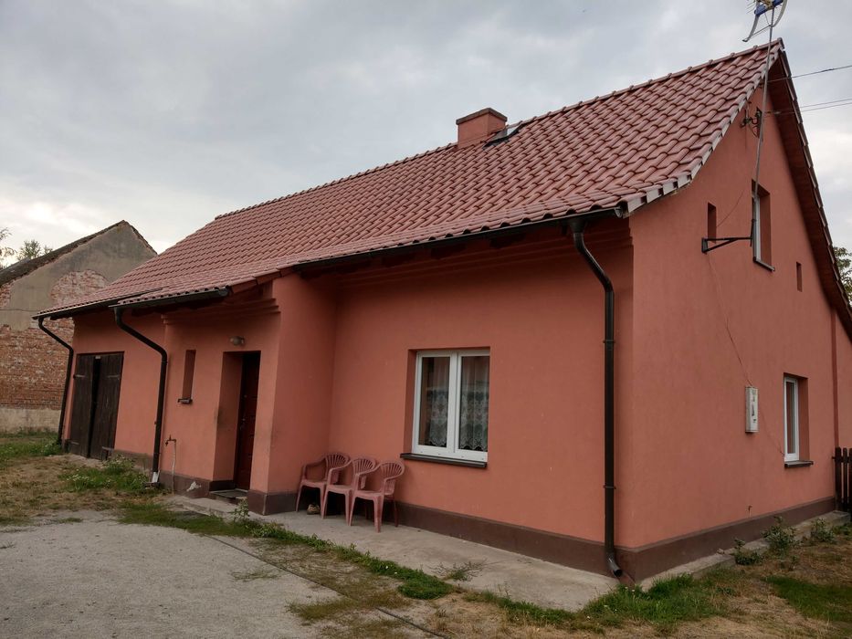 Sprzedam dom w pięknej okolicy sąsiadującej z rezerwatem przyrody.