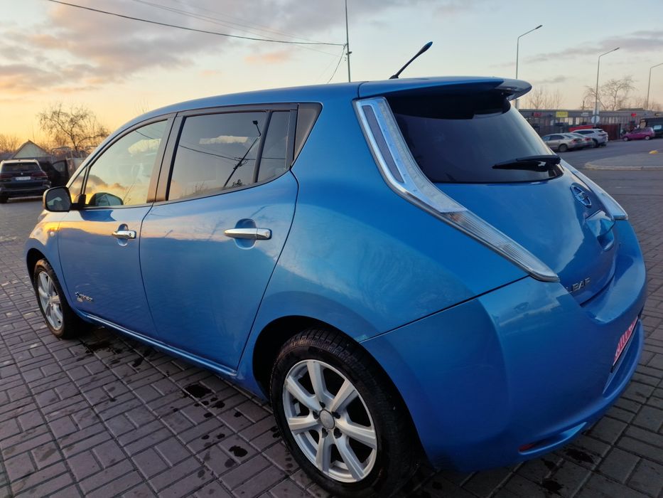 Nissan Leaf 2012рік 112т.км Батарея 10/12