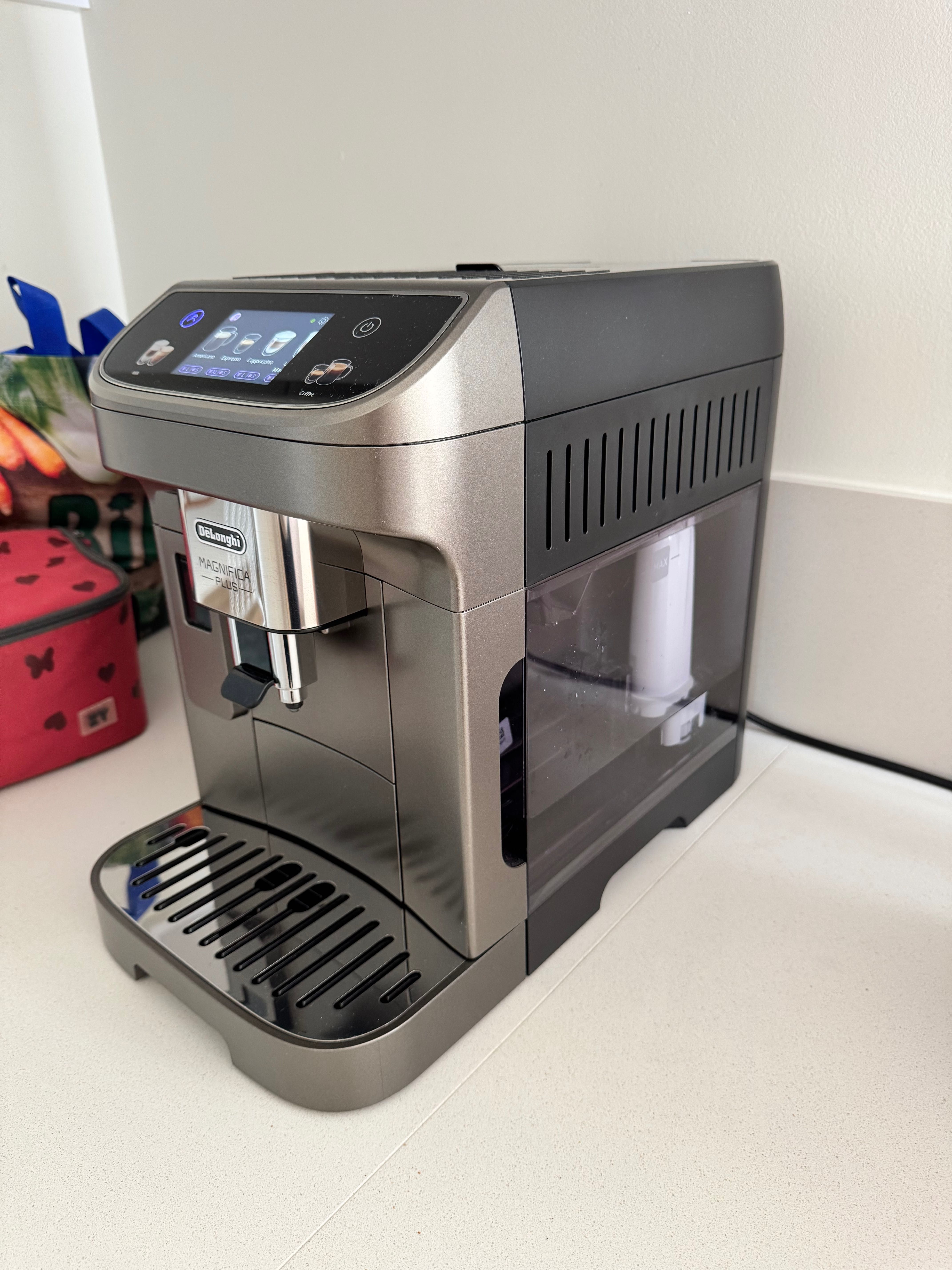 Cafeteira Automática De’Longhi Magnifica Plus – Como Nova + Care Kit