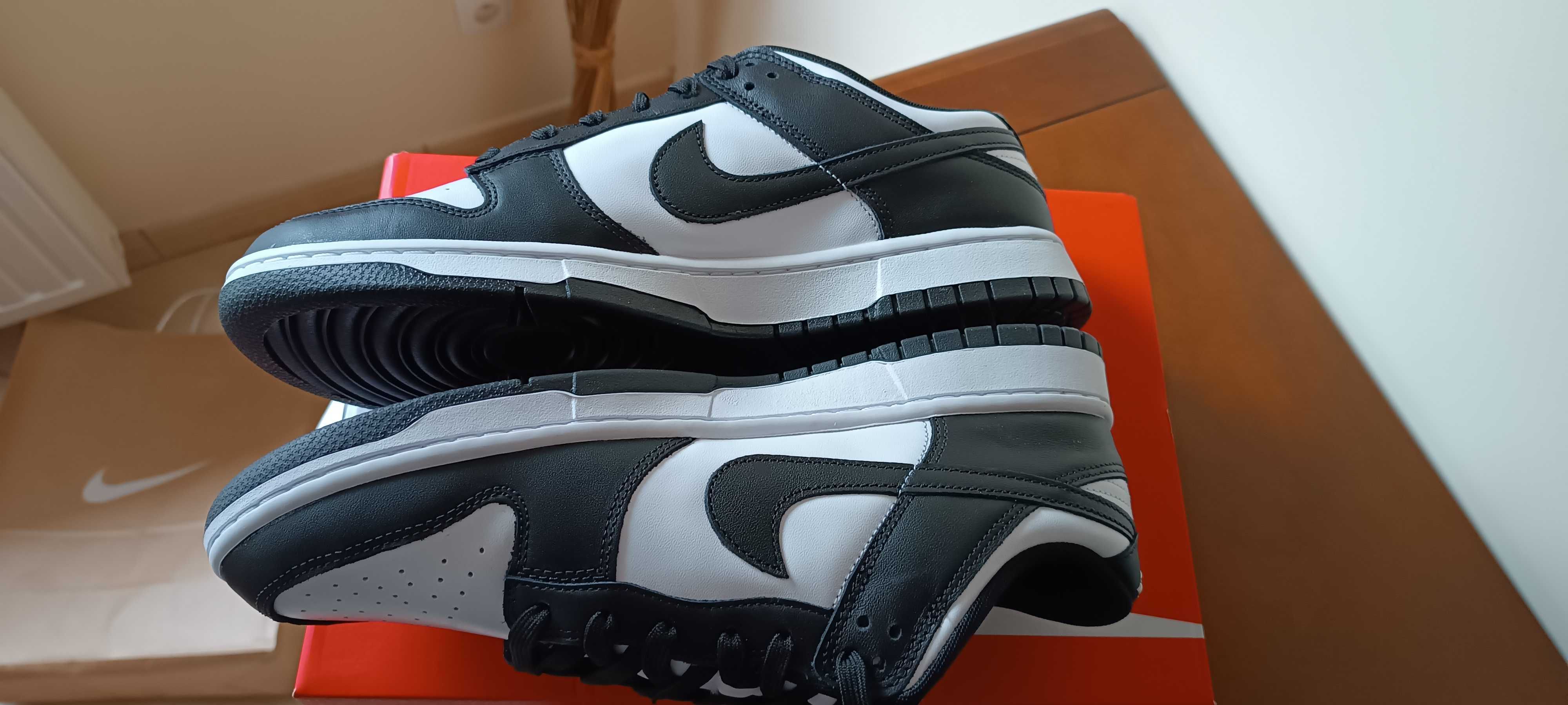 (r. 45,5- 29,5 cm) Nike Dunk Low Retro White Black Panda DD1391,-100