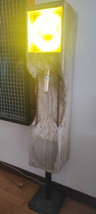 Iluminaria em betão led e lâmpada