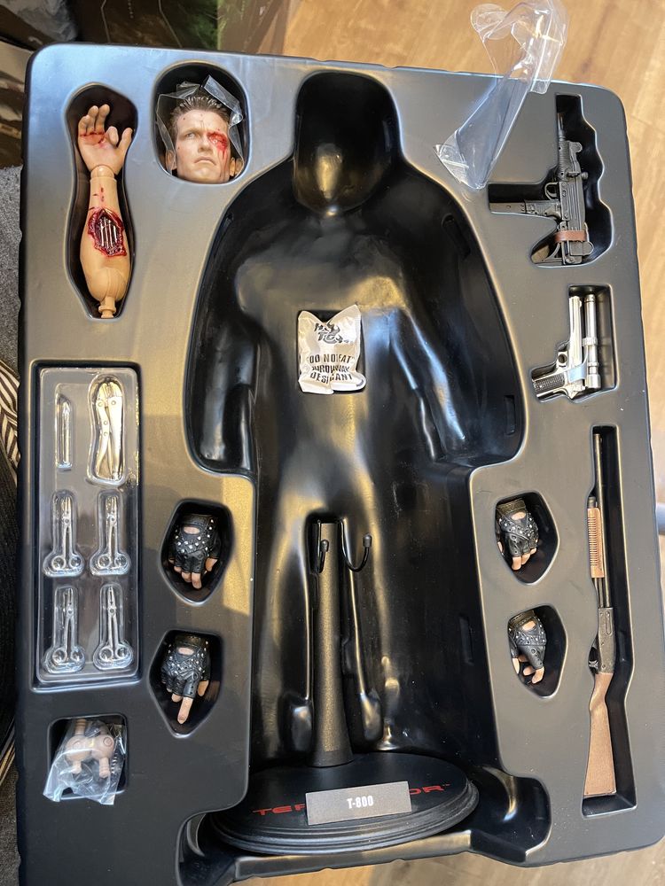 Фигурка 1/6 hot toys mms 136 THE TERMINATOR – T-800