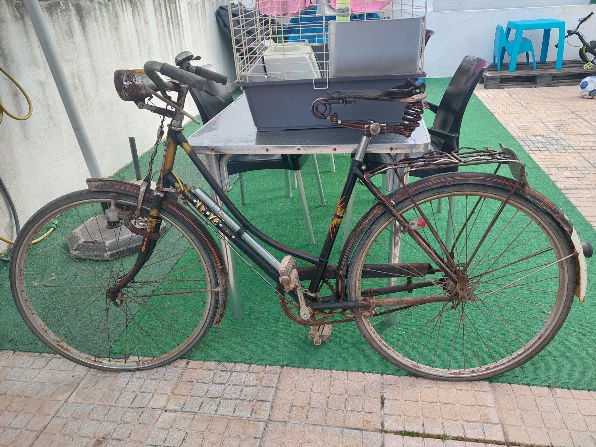 vendo bicicleta  antiga ye ye