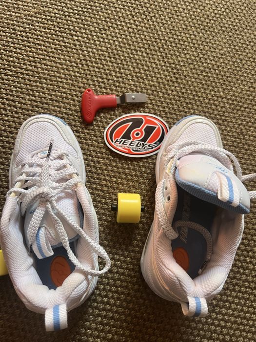 Tenis com rodas novo tudo impecavel