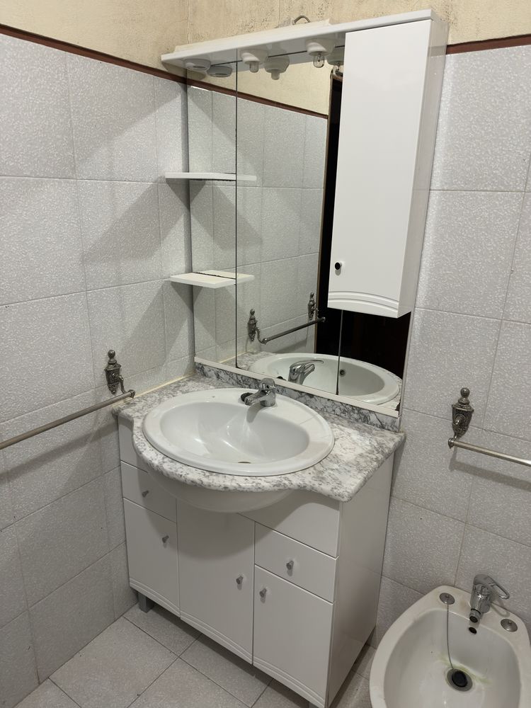 Movel e loiças casa de banho