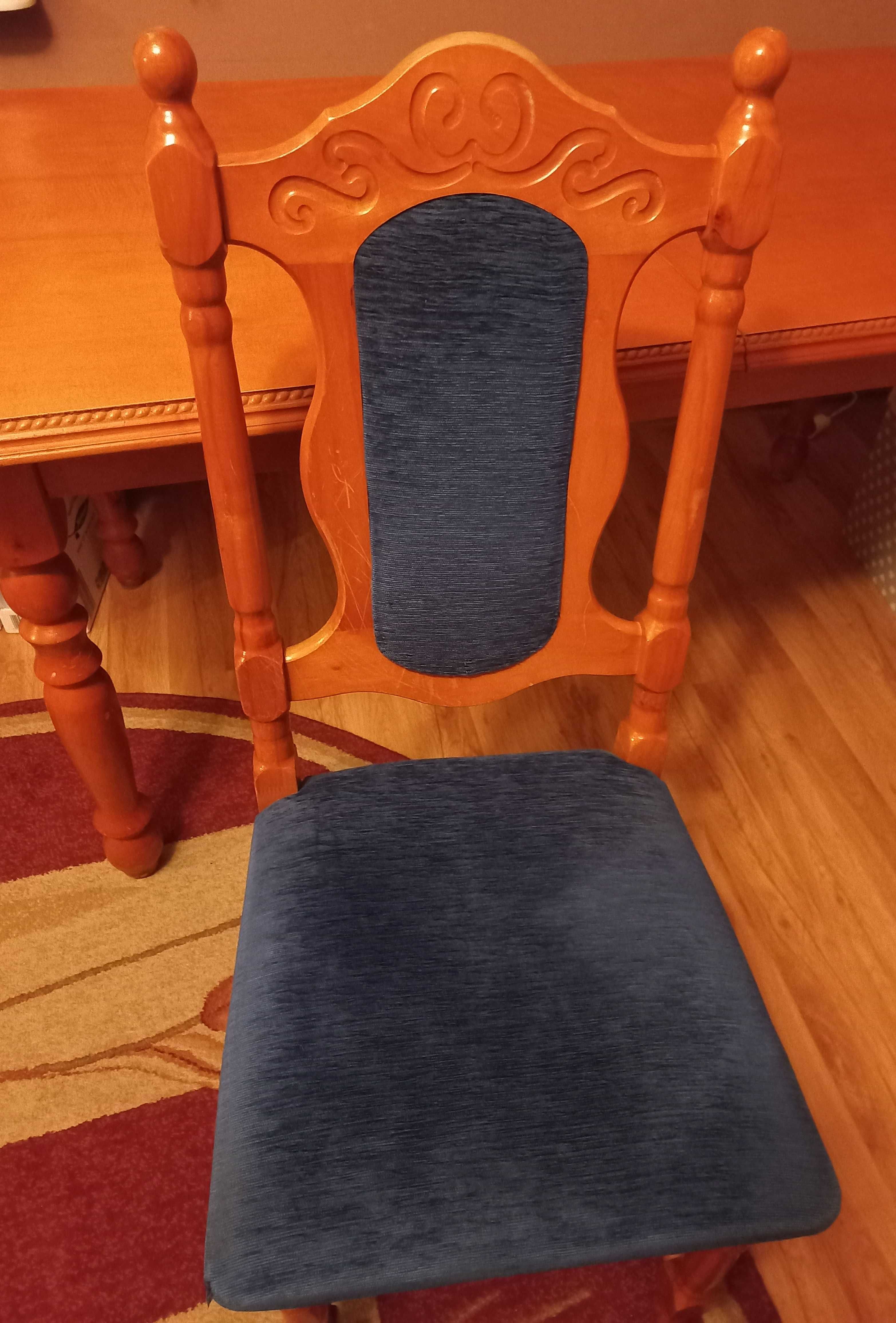 Stół drewniany i 6 krzeseł tapicerowanych drewnianych