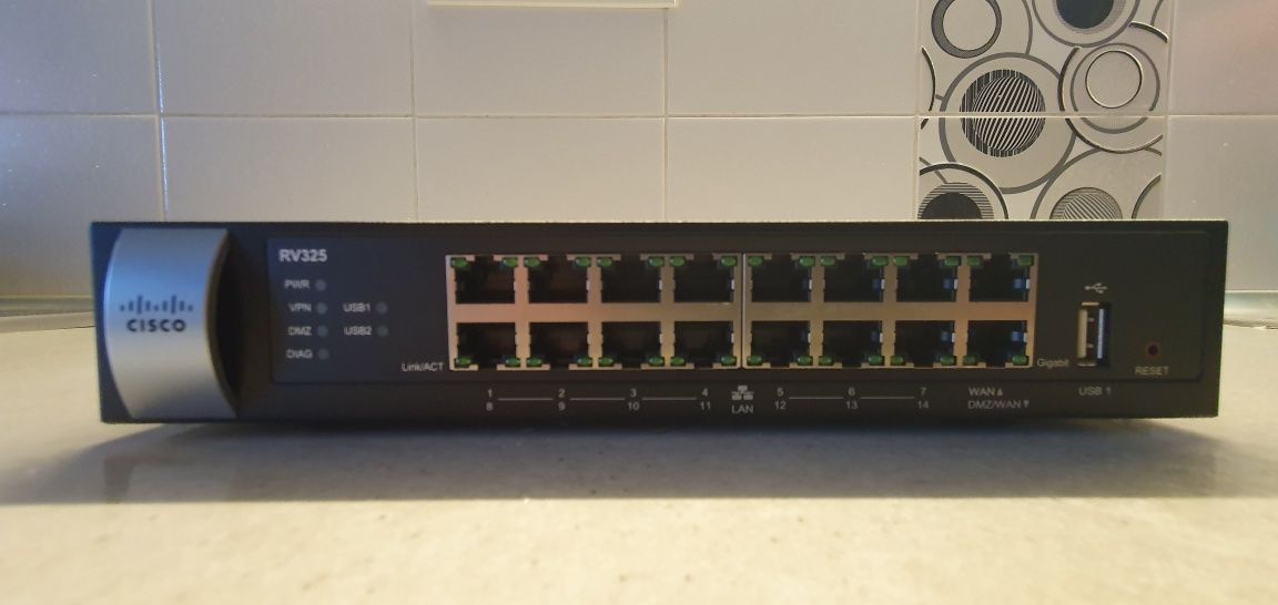 Gigabit Dual WAN VPN Router Cisco RV325 V01