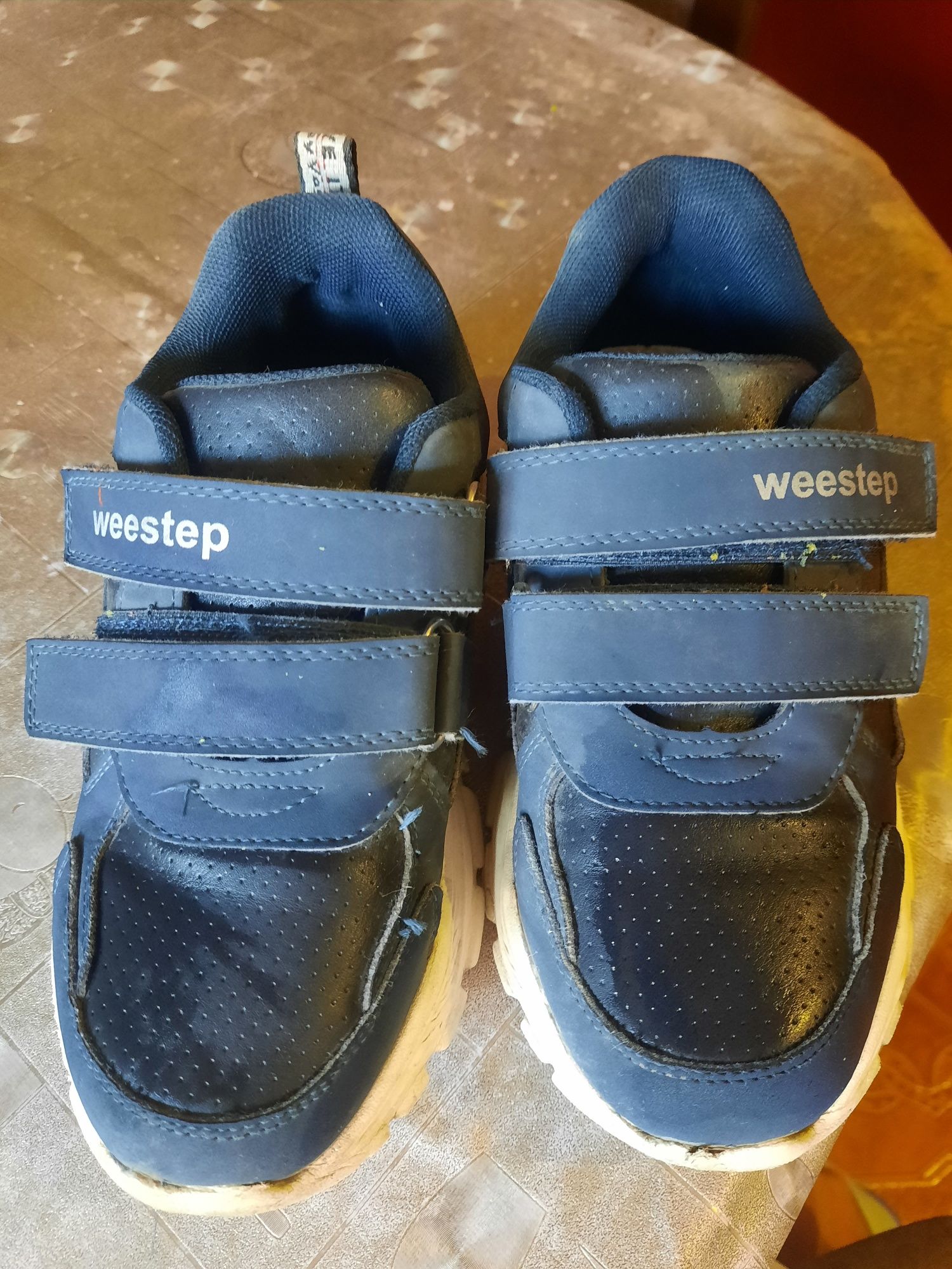 Продам кроссовки Weestep на мальчика размер 33