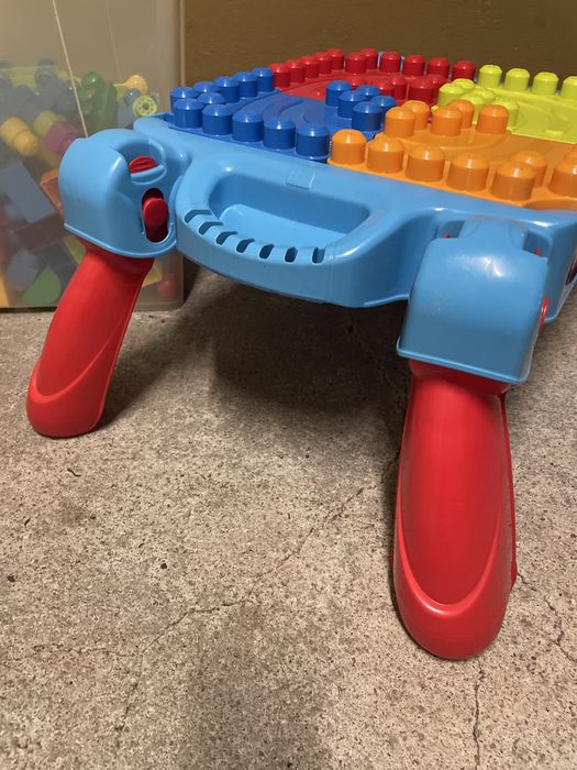 Caixa com mesa de brincar Mega bloks
