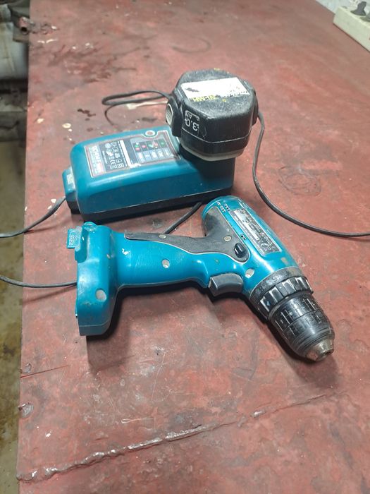 Шуруповерт макіта