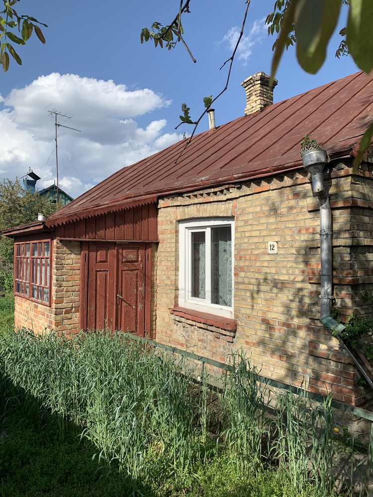Продається будинок  з ділянкою в м. Луцьку