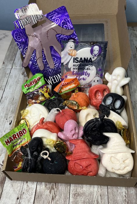 halloweenowych świec i wosków oraz maseczki