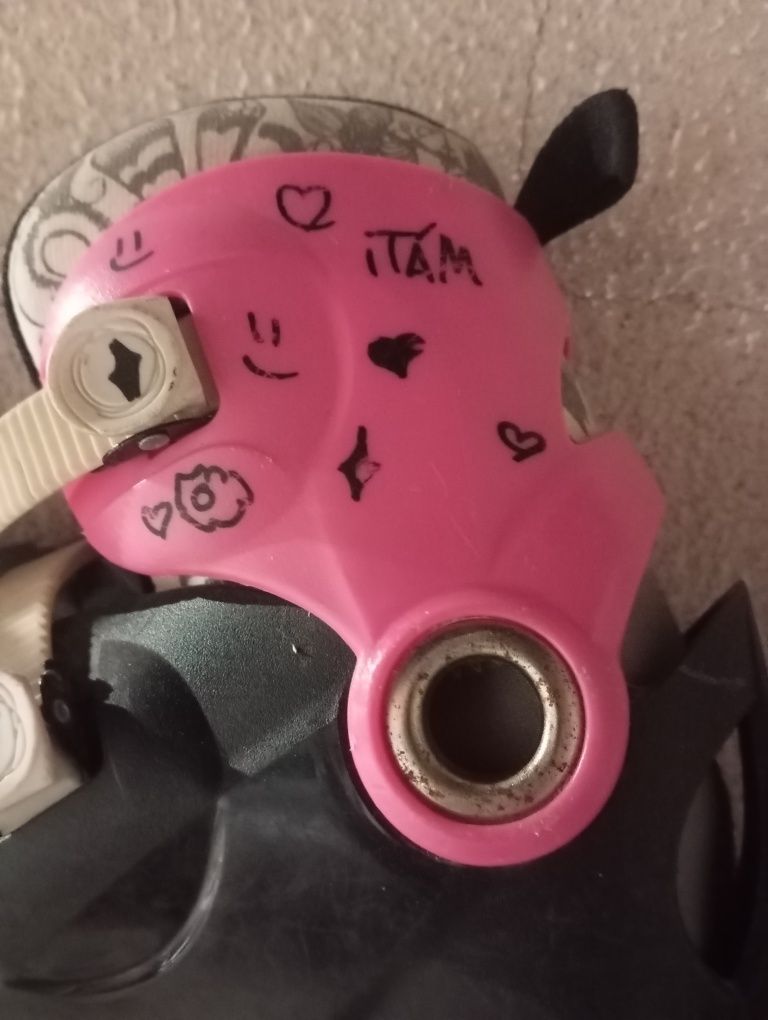 Patins em cor rosa para as meninas